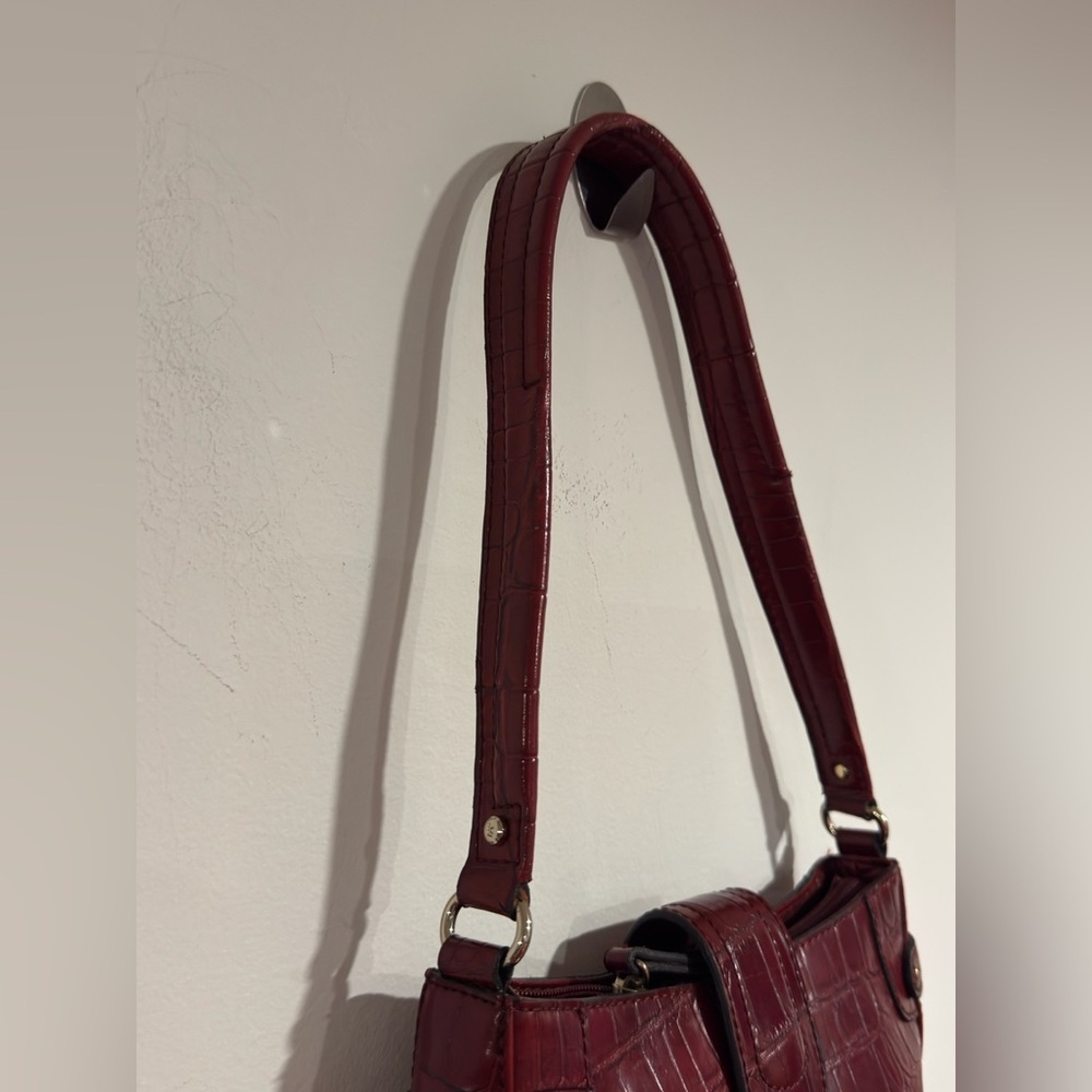 Liz Claiborne Vintage Cherry Red Croc-Embossed Shoulder Handbag - Picture 9 of 16